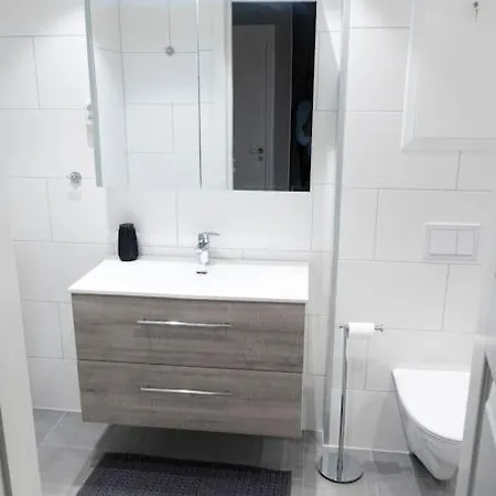 Apartamento 5 Minutes To Downtown Arendal-free Parking