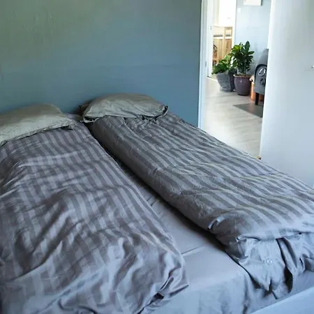 Apartament 5 Minutes To Downtown Arendal-free Parking