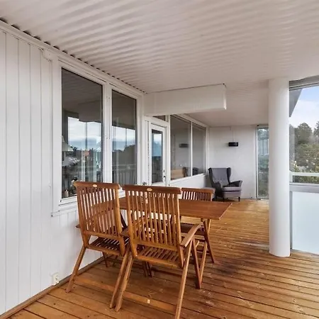 Apartament 5 Minutes To Downtown Arendal-free Parking