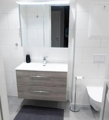 Апартаменты 5 Minutes To Downtown Arendal-free Parking